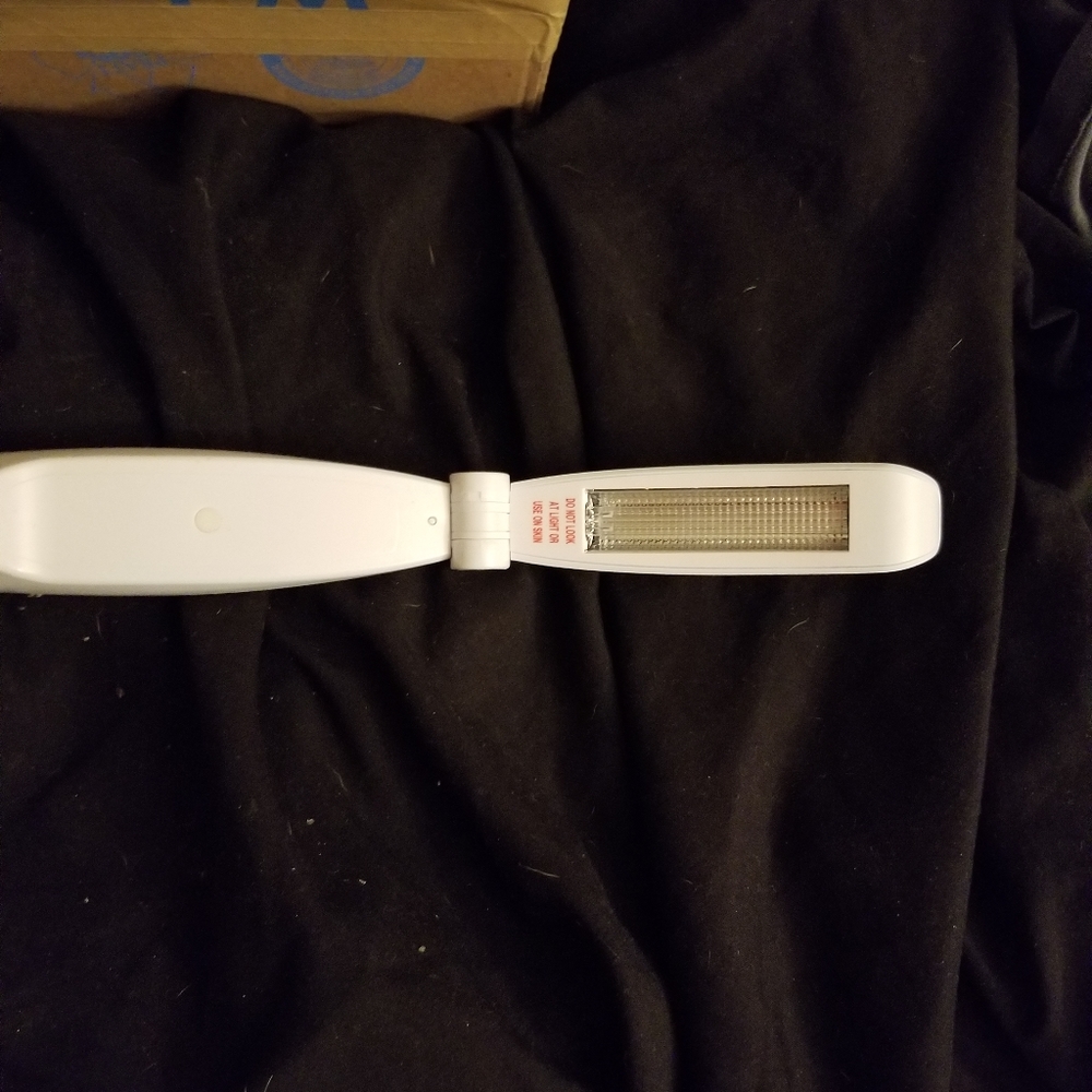 UV disinfecting light